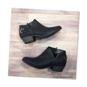 SODA ankle booties - black NWOT